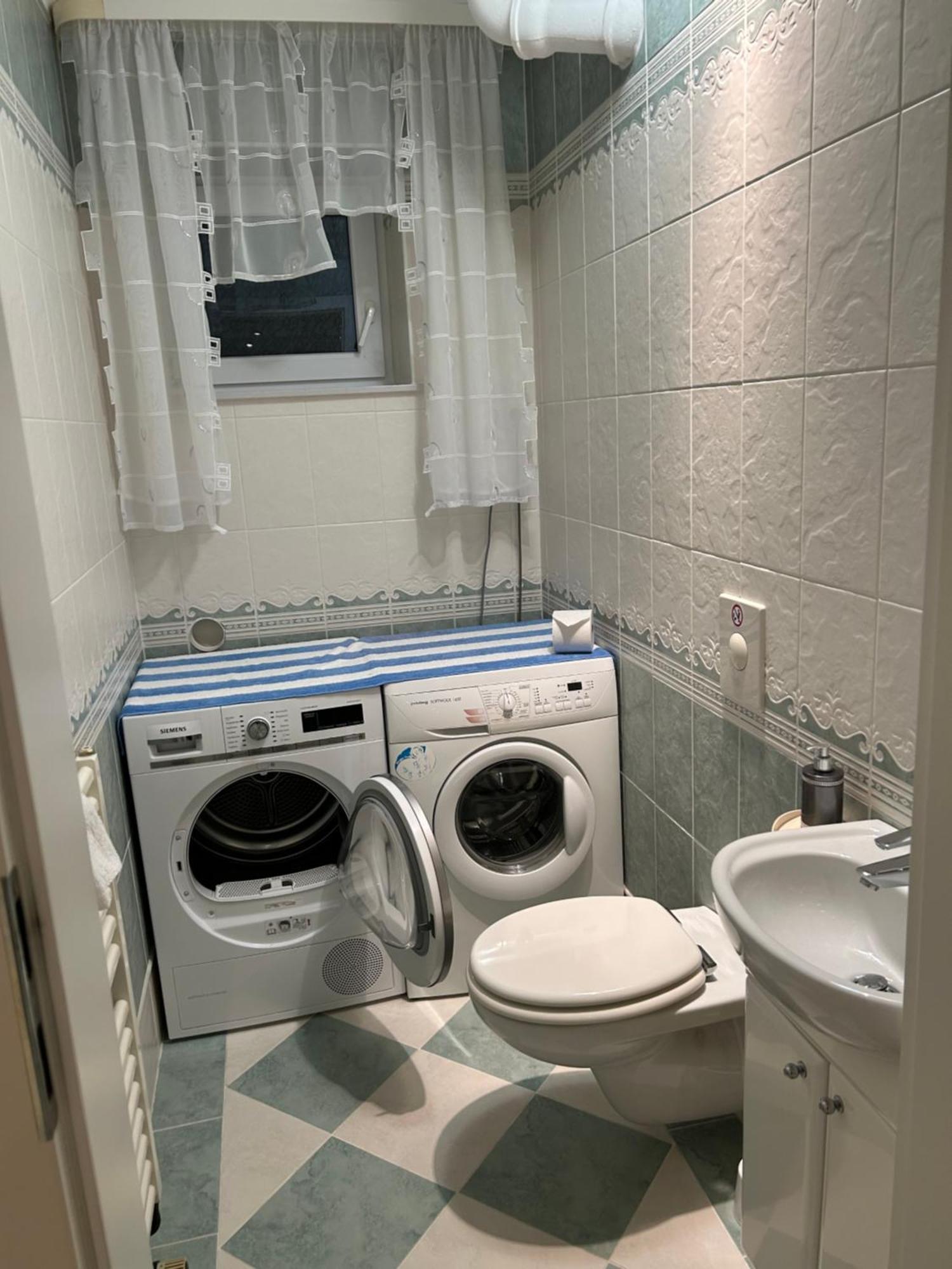 5 Sterne Ferienwohnung Cattaleya Emden Exteriör bild