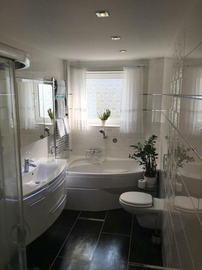 5 Sterne Ferienwohnung Cattaleya Emden Exteriör bild